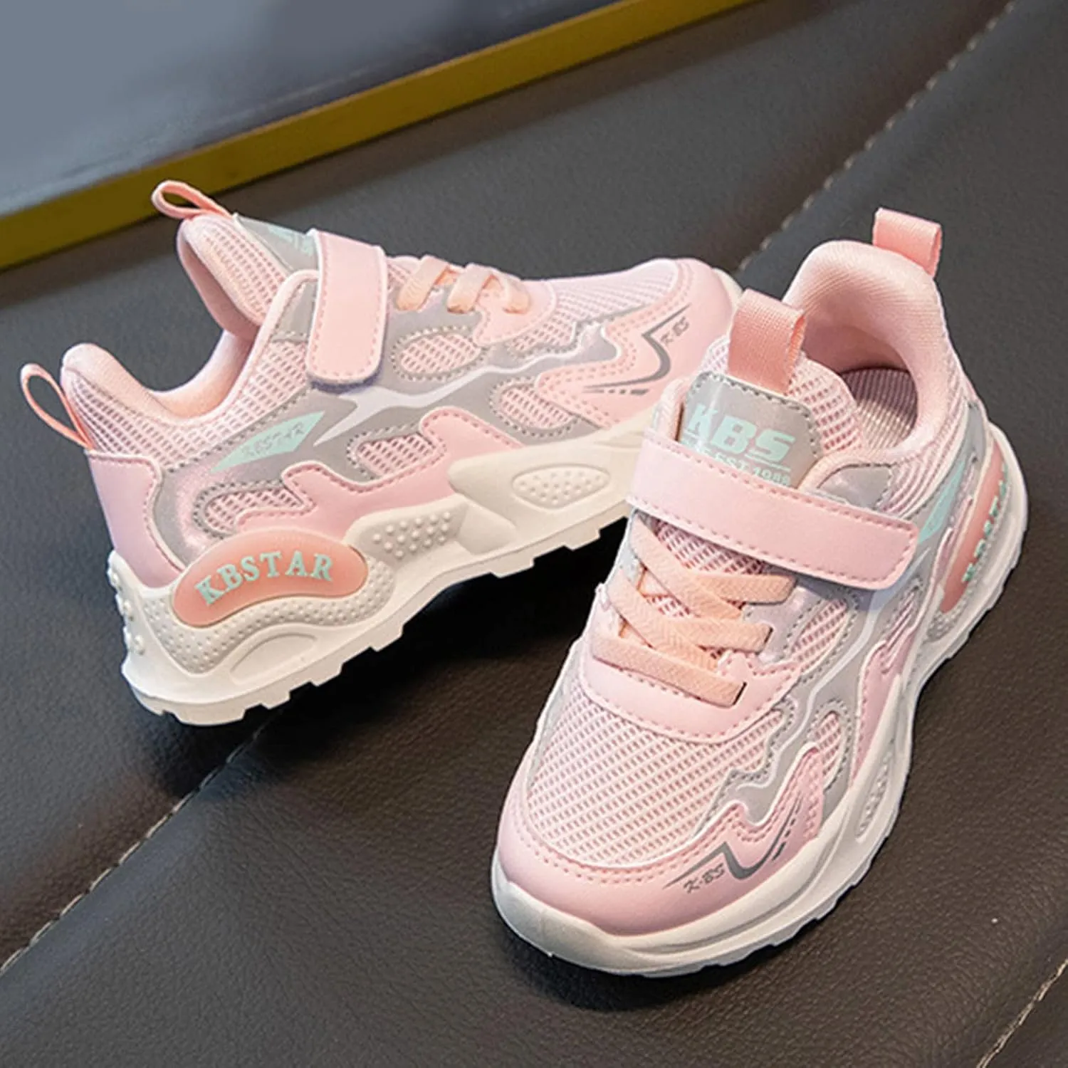 All Seasons Children Sports Shoes Girls Flat Lightweight Mesh Breathable and Comfortable Solid Lace Shoes