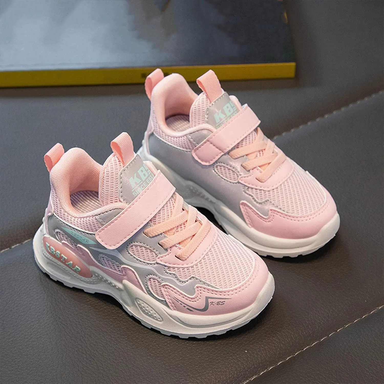 All Seasons Children Sports Shoes Girls Flat Lightweight Mesh Breathable and Comfortable Solid Lace Shoes