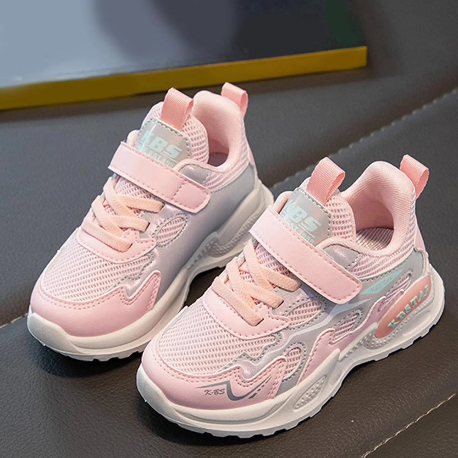 All Seasons Children Sports Shoes Girls Flat Lightweight Mesh Breathable and Comfortable Solid Lace Shoes
