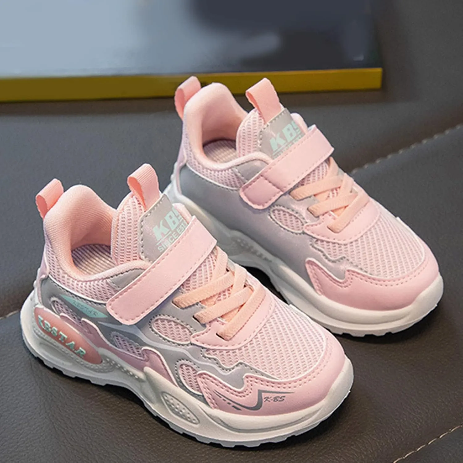 All Seasons Children Sports Shoes Girls Flat Lightweight Mesh Breathable and Comfortable Solid Lace Shoes