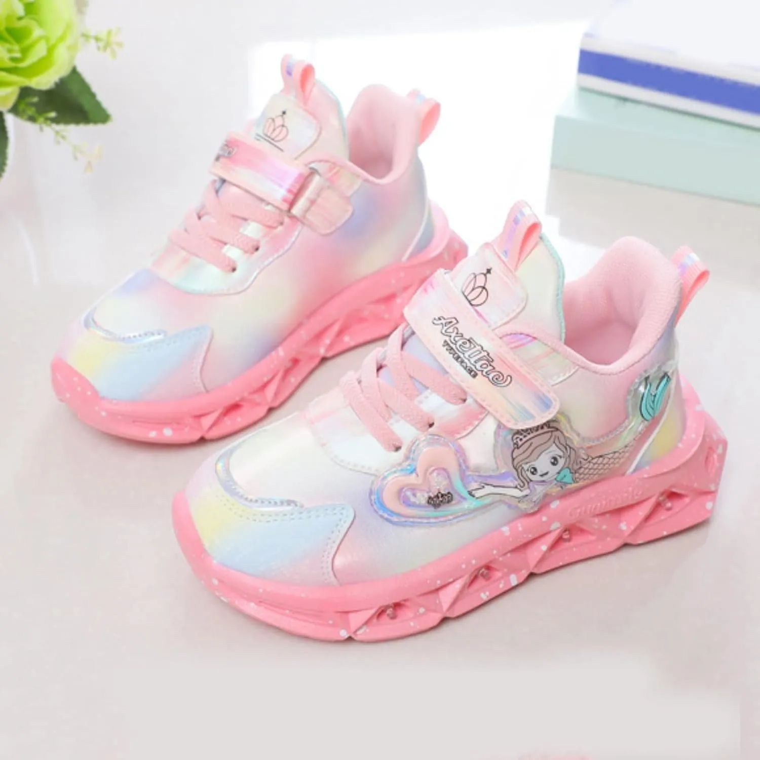 Light Up Shoes for Girls Kids Breathable Flashing Sneakers Lightweight Glowing Athletic Shoes Toddler Cute Sneaker
