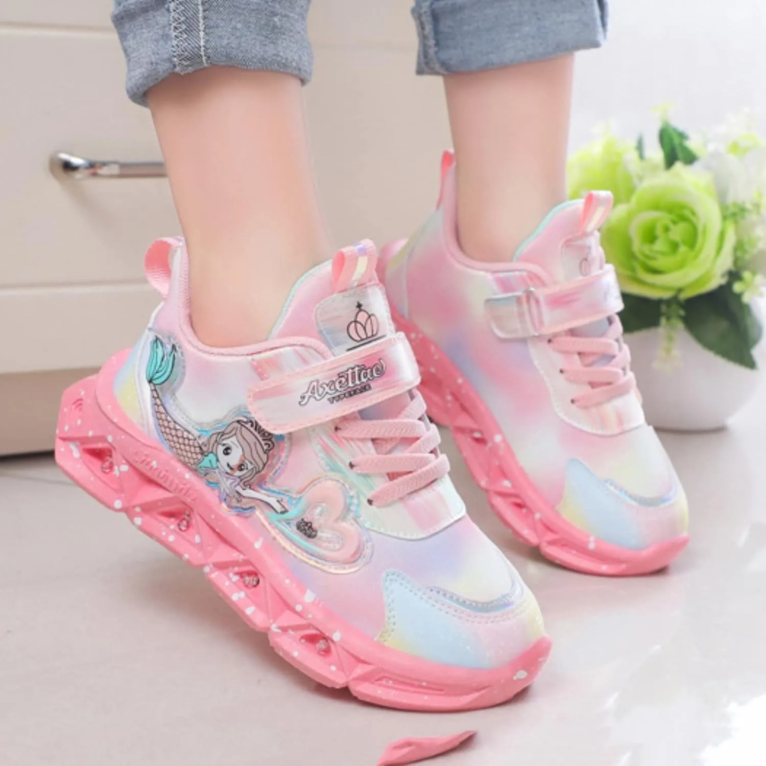 Light Up Shoes for Girls Kids Breathable Flashing Sneakers Lightweight Glowing Athletic Shoes Toddler Cute Sneaker
