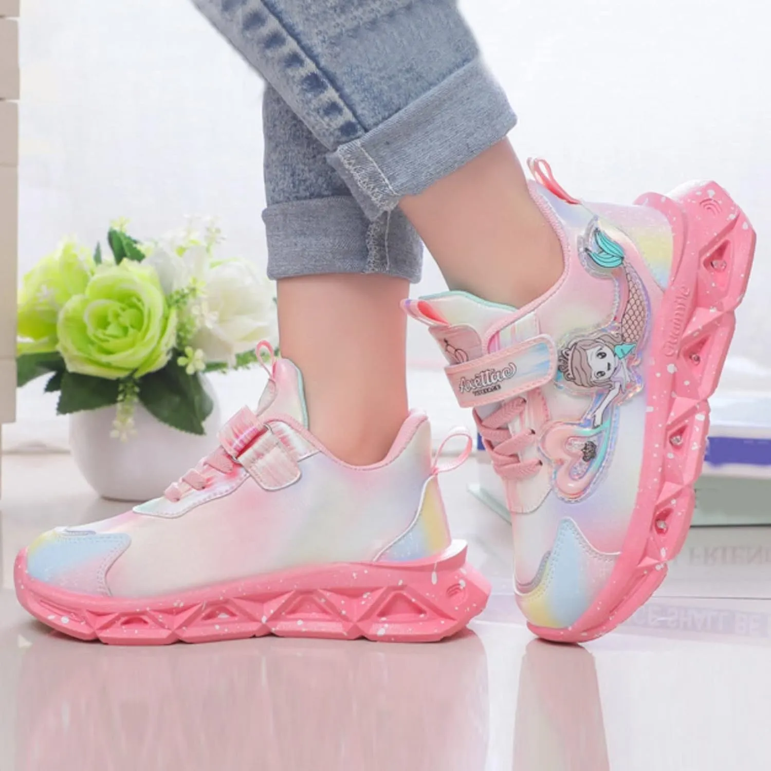 Light Up Shoes for Girls Kids Breathable Flashing Sneakers Lightweight Glowing Athletic Shoes Toddler Cute Sneaker