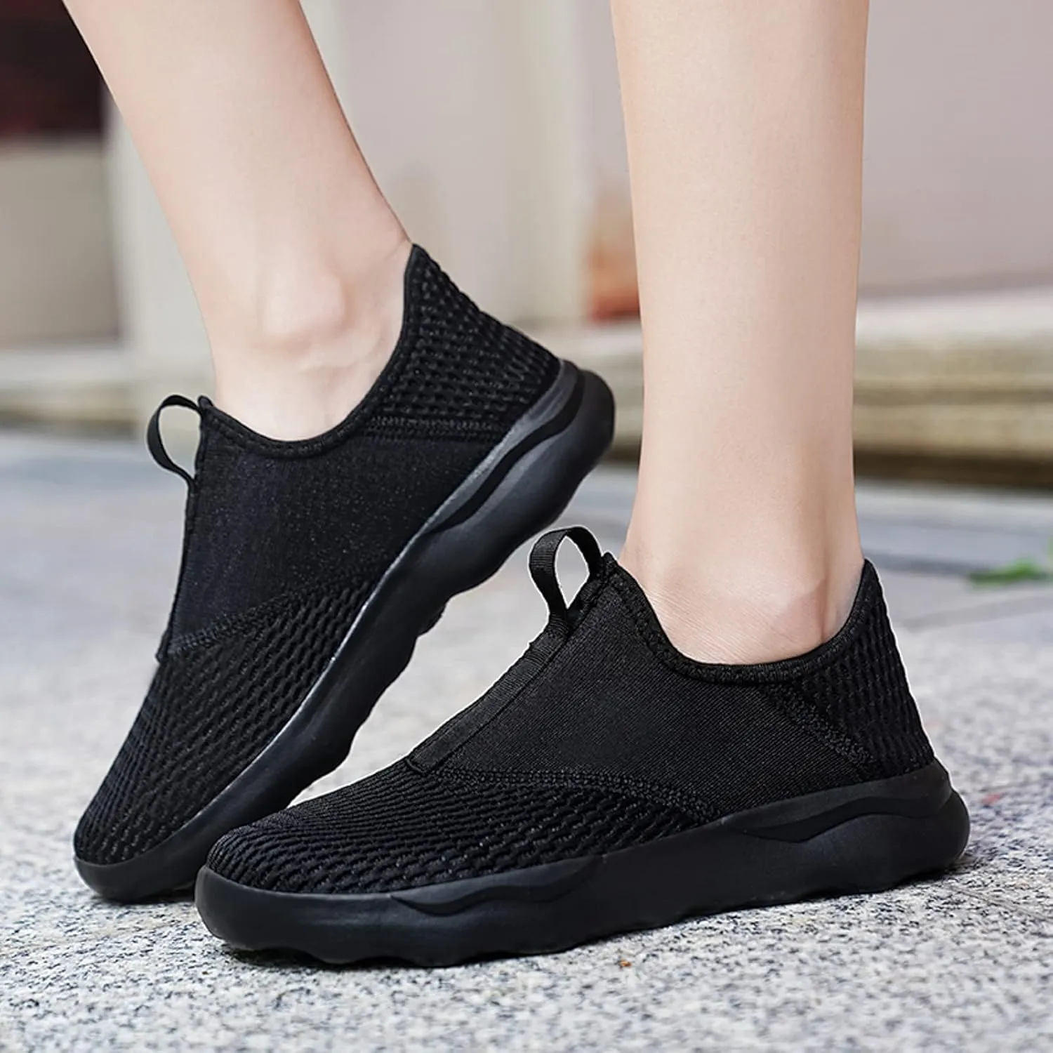 Men Sports Shoes Fashionable Simple and Solid Color The New Pattern Summer Mesh Breathable Soft and Men's Sneaker