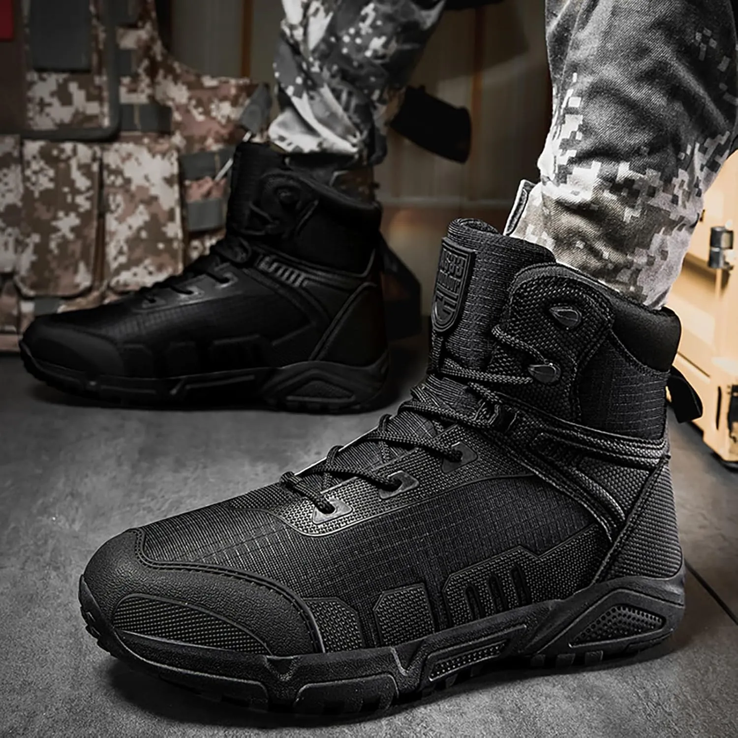 Mens Military Tactical Boots Combat Boots Breathable Police Patrol Boots Lightweight Army Boots Waterproof Hiking Boots