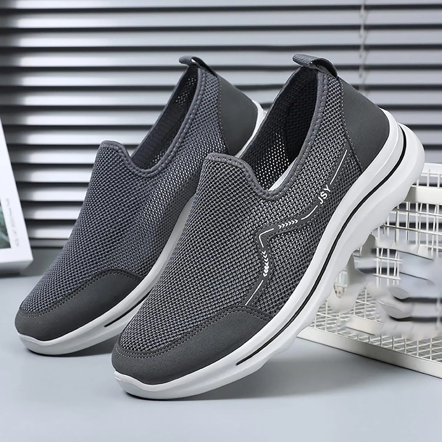 Men's New Flying Weave Walking Shoes Breathable and Comfortable Men's Casual Jogging Sneaker Shoes