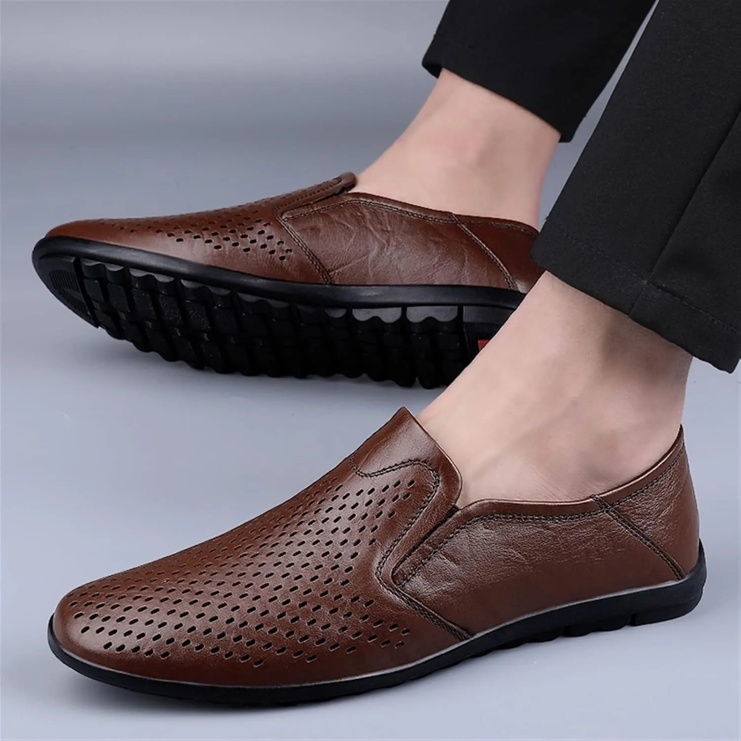 New Mens Loafers Shoe Breathable Lightweight Driving Loafers Leather Flexible Flat Heel Slip Resistant Classic Fashion Slip-ons