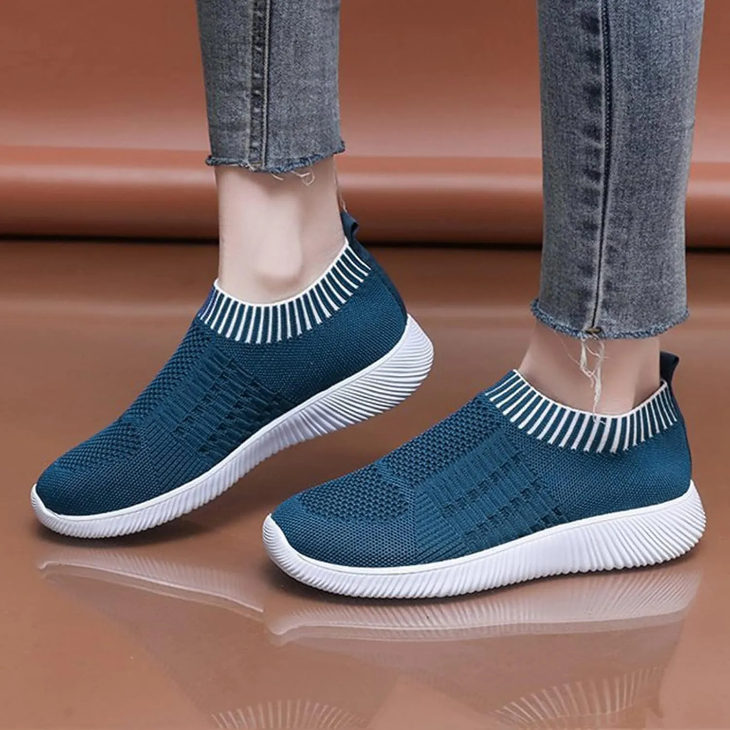 Women's Minimalist Shoes Knit Coral Sneakers Elastic Fly Woven Mesh Shoes Breathable Lightweight Workout Shoes